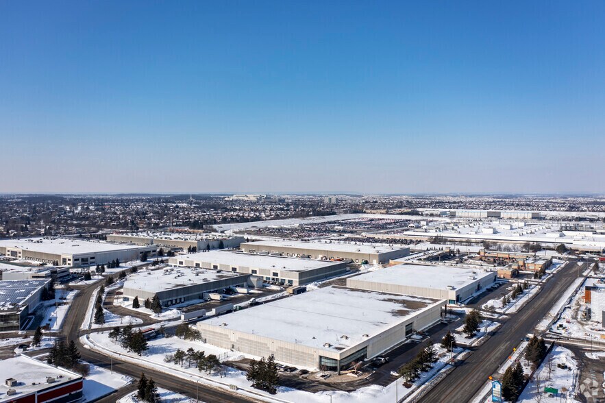 More Photos Of 390 Chrysler Dr, Brampton Warehouse For Lease