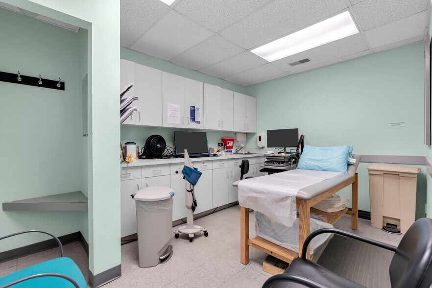 More Photos Of 501 Iron Bridge Rd, Freehold Medical For Sale