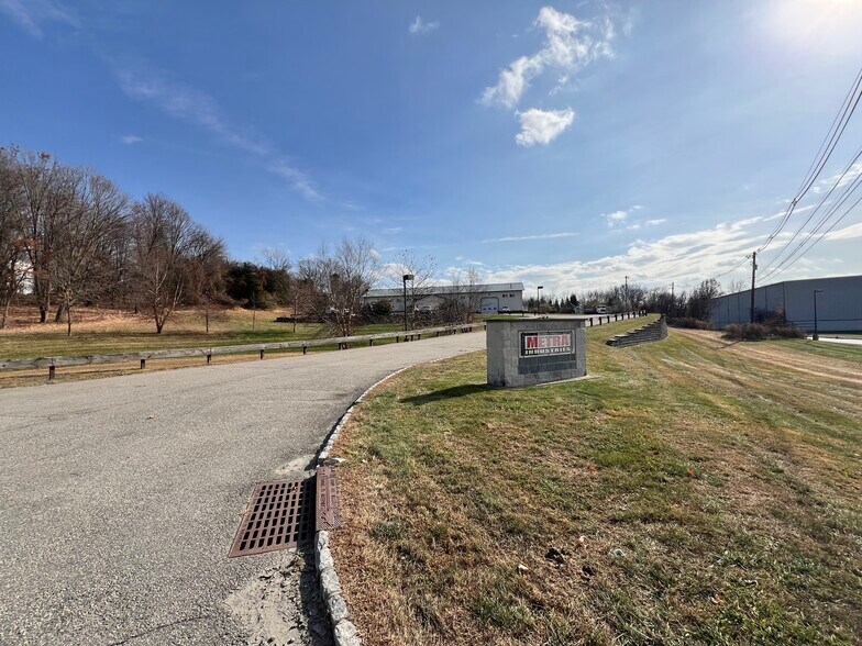 More Photos Of 10 Park Dr, Franklin Warehouse For Lease
