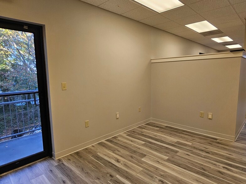 More Photos Of 2013 Lawrenceville Suwanee Rd, Lawrenceville Office For Lease