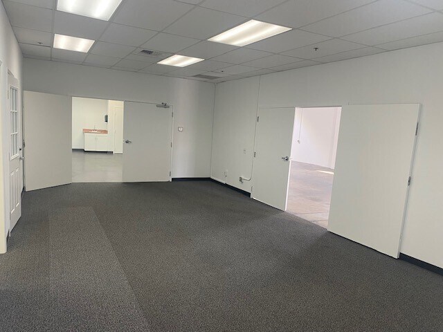 More Photos Of 13539 Desmond St, Pacoima Manufacturing For Lease