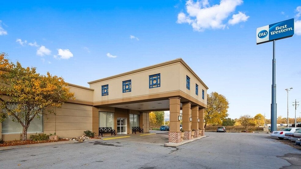 Primary Photo Of 2216 27th Ave, Council Bluffs Hotel For Sale