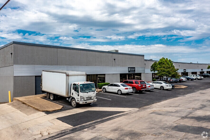 More Photos Of 11803-11889 Starcrest Dr, San Antonio Light Manufacturing For Lease