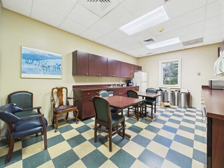 More Photos Of 201 E Dr Hicks Blvd, Florence Medical For Sale