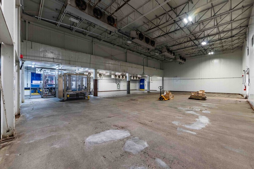 More Photos Of 500 Barrydowne Rd, Sudbury Manufacturing For Sale