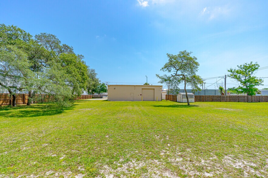 More Photos Of 974 S Nova Rd, Ormond Beach Industrial For Sale