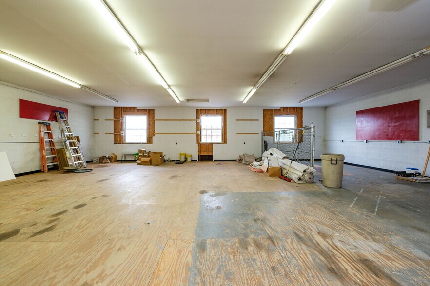 More Photos Of 902 Richmond Ave, Staunton General Retail For Sale