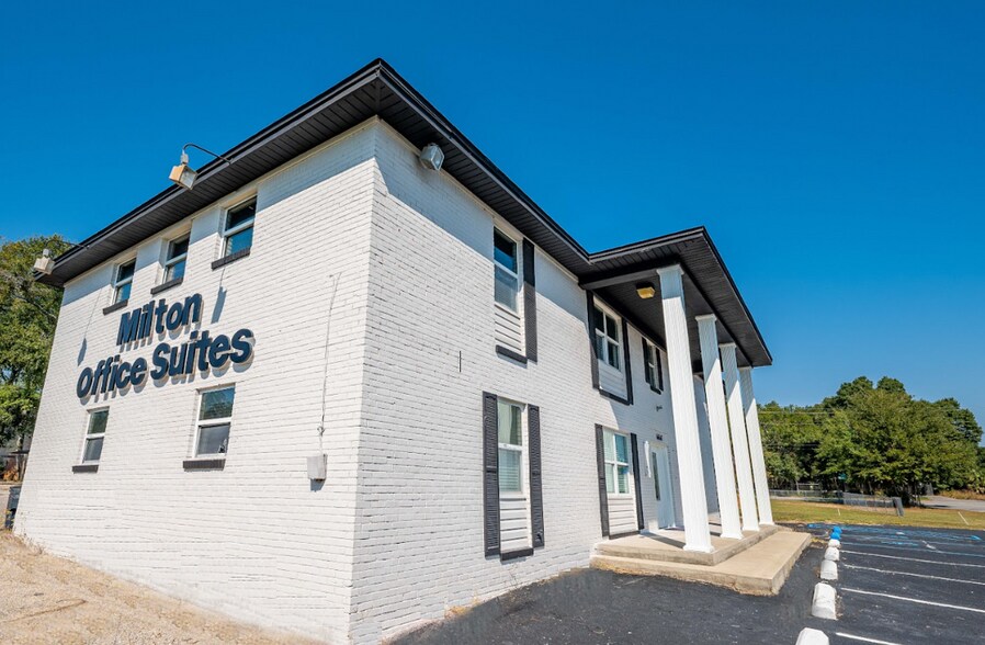 More Photos Of 6460 Justice Ave, Milton Office For Sale