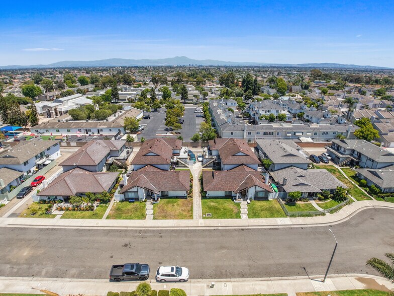 More Photos Of 18712 Demion Ln, Huntington Beach Apartments For Sale