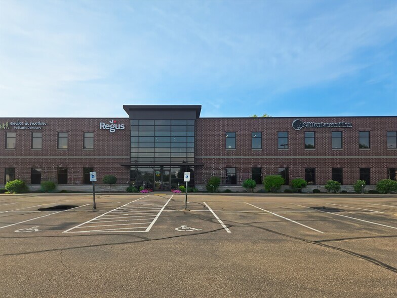 More Photos Of 3402 Oakwood Mall Dr, Eau Claire Coworking Space