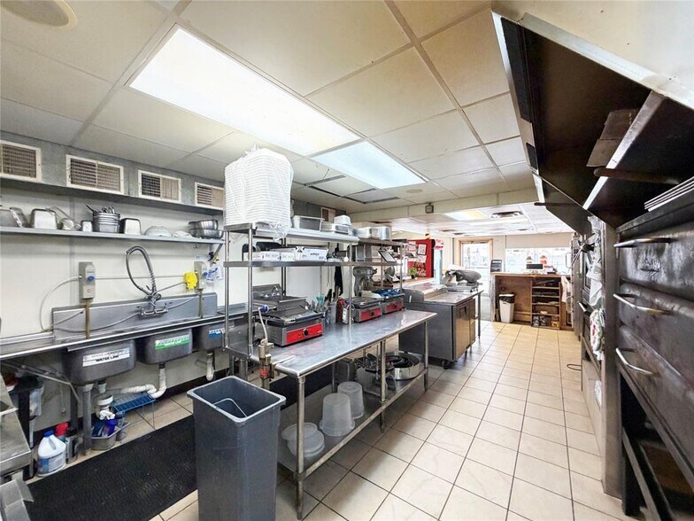 More Photos Of 613 E La Salle Ave, Barron Restaurant For Sale