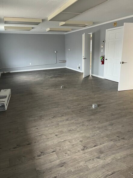 More Photos Of 7221 Little River Tpke, Annandale Freestanding For Sale