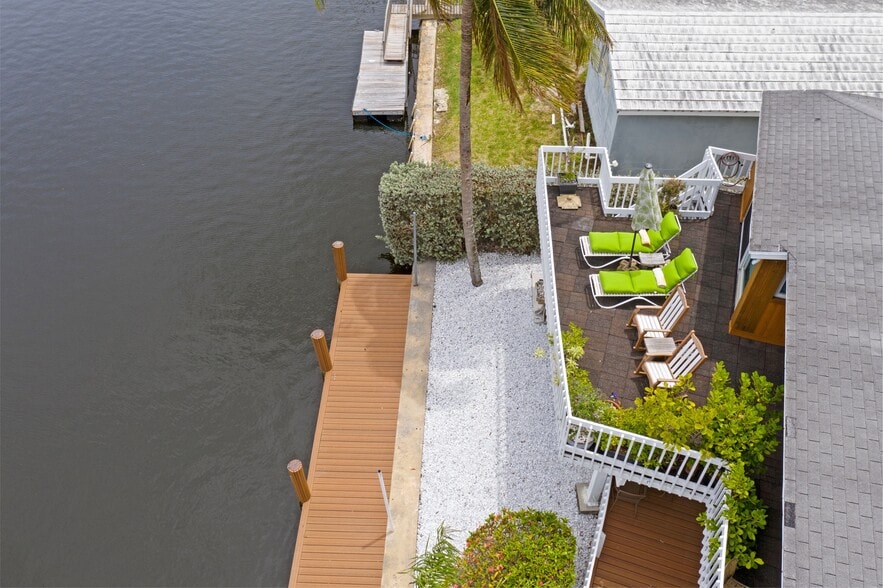 More Photos Of 2200 NE 26th St, Wilton Manors Office For Sale