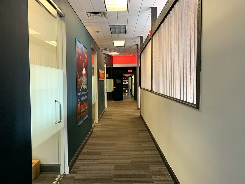 More Photos Of 4930 Mcknight Rd, Pittsburgh Freestanding For Sale