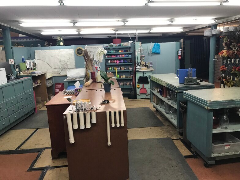 More Photos Of 409 E Main St, Riverton Storefront For Sale