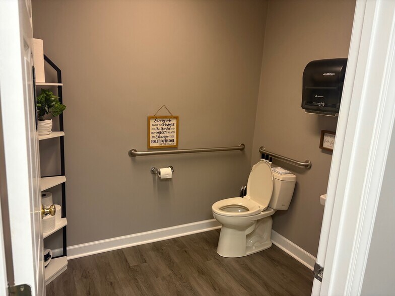 More Photos Of 1616 Roanoke Rd, Daleville Office For Lease