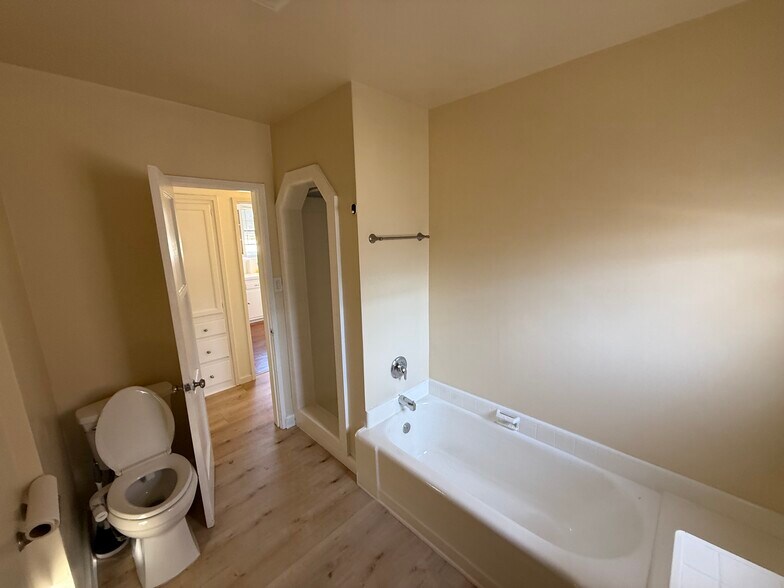 More Photos Of 4343 Laurel Canyon Blvd, Studio City Office For Lease