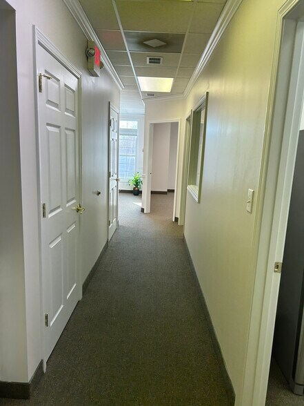 More Photos Of 406 Blankenbaker Pky, Louisville Office For Sale