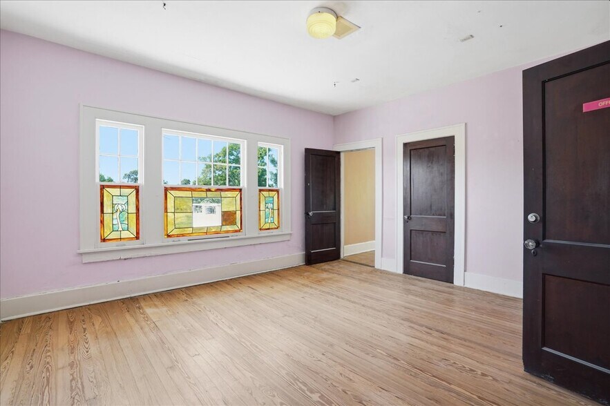 More Photos Of 337 8th Ave W, Palmetto Restaurant For Sale