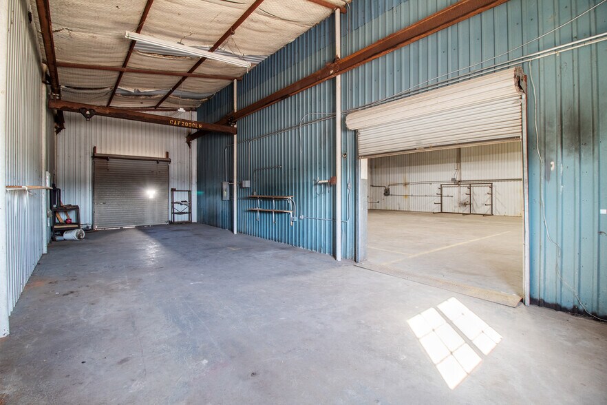 More Photos Of 2900 Clarks Ln, Bryan Warehouse For Lease