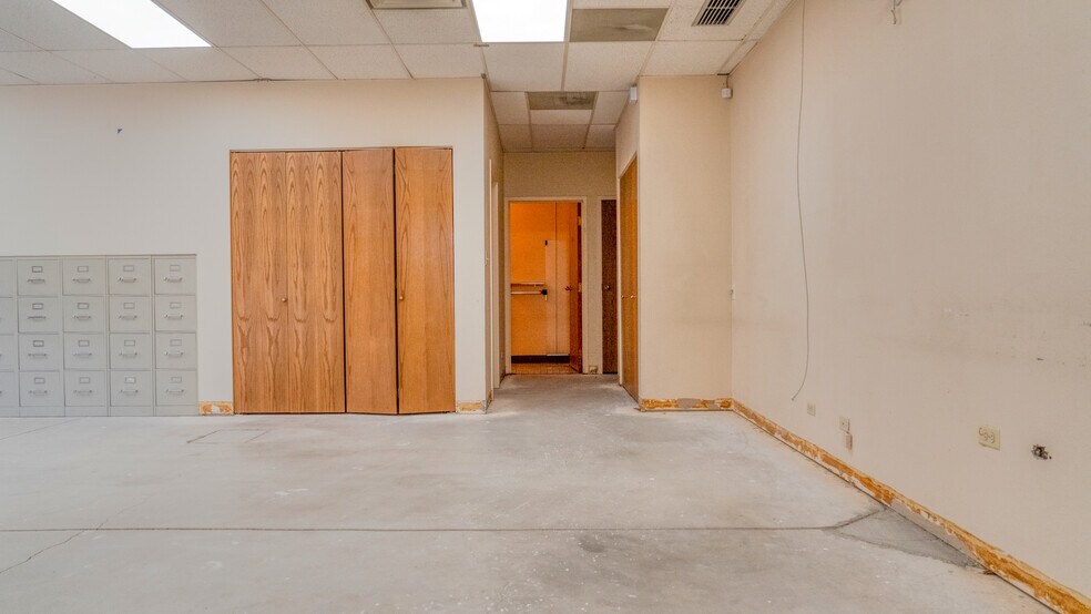 More Photos Of 2737 W 2nd Ave, Denver Warehouse For Lease