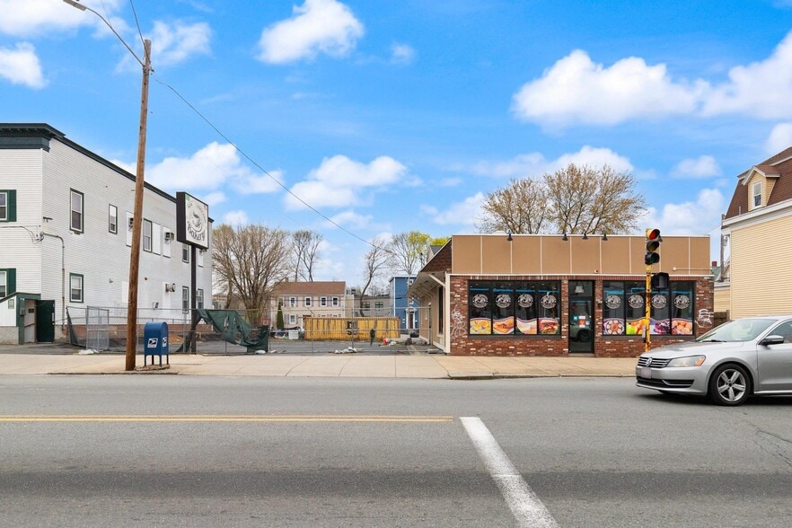 More Photos Of 100-102 Boston St, Salem Restaurant For Lease