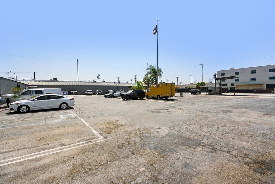 More Photos Of 6007 S St Andrews Pl, Los Angeles Manufacturing For Sale