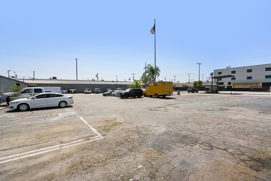More Photos Of 6007 S St Andrews Pl, Los Angeles Manufacturing For Lease