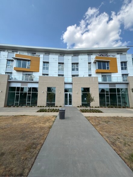 More Photos Of 1401 NE John Deshields Blvd, Bentonville Apartments For Lease