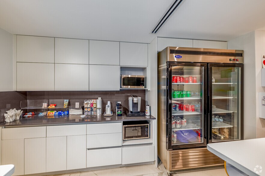More Photos Of 780-782 NW 42nd Ave, Miami Office For Lease