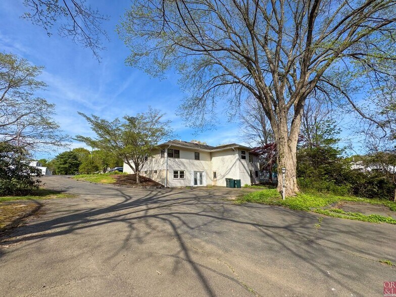 More Photos Of 2414 Boston Post Rd, Guilford Freestanding For Sale