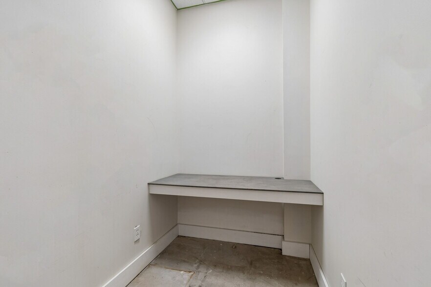 More Photos Of 2801-2805 Dr Martin Luther King Jr St N, Saint Petersburg Storefront Retail Office For Lease