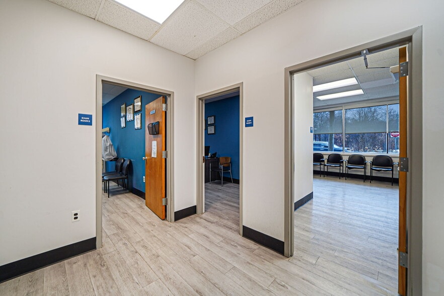 More Photos Of 180 E Main St, Bay Shore Medical For Sale