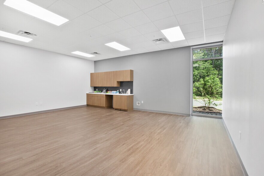 More Photos Of 157 Belgium Way, Summerville Unknown For Lease