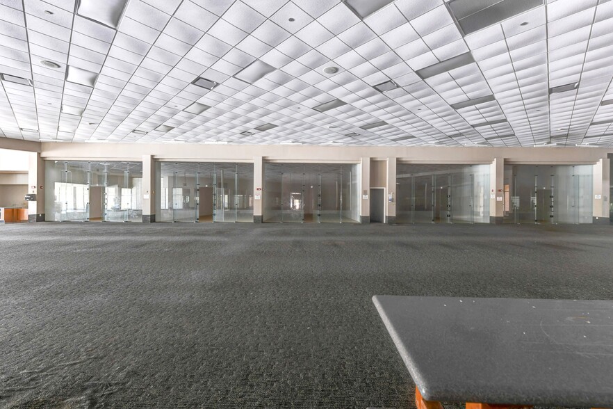 More Photos Of 4340 Lincoln Hwy, Matteson Health Club For Sale