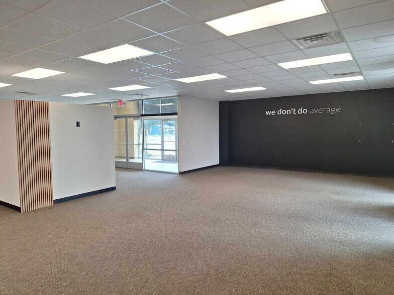 More Photos Of 1800 W Mason St, Green Bay Office For Lease