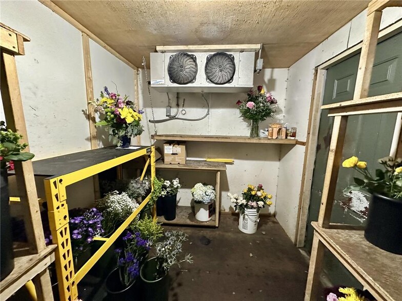 More Photos Of 605 1st St, Princeton Storefront For Sale