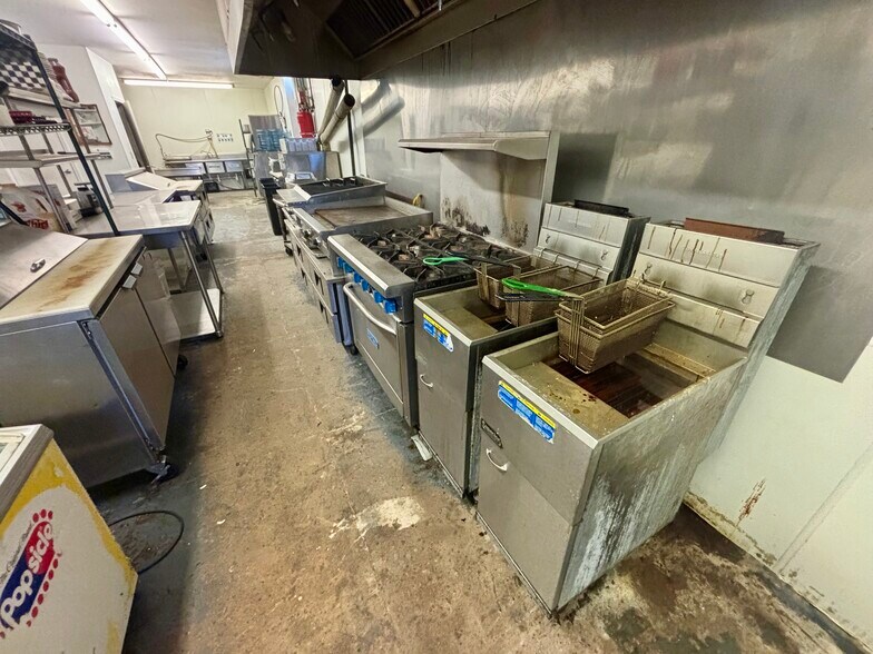 More Photos Of 106 E 4th St, Washington Restaurant For Sale