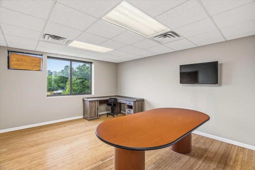 More Photos Of 106 Flow State Vis, Asheville Flex For Lease