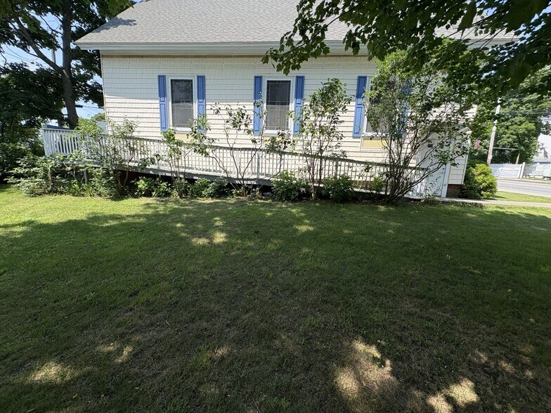More Photos Of 57 Saco Ave, Old Orchard Beach Freestanding For Lease
