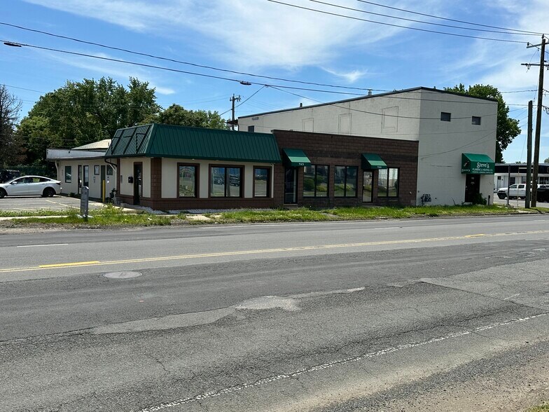 More Photos Of 733-759 Memorial Ave, West Springfield Showroom For Sale