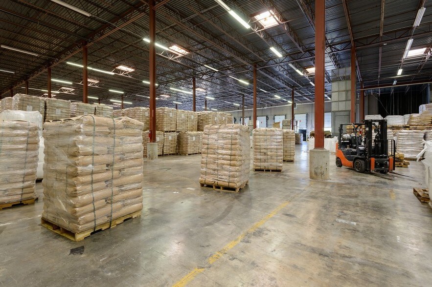 More Photos Of 6600 Cabot Dr, Glen Burnie Warehouse For Lease