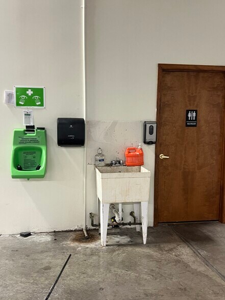 More Photos Of 1103 Martin Luther King Jr Dr, Bloomington Warehouse For Lease