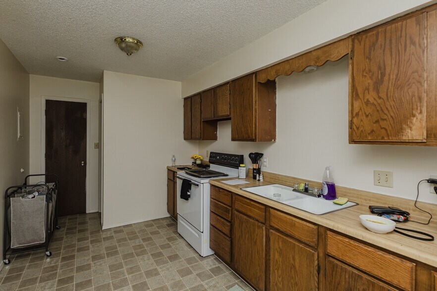 More Photos Of 401 E Avenue A, Hutchinson Apartments For Sale