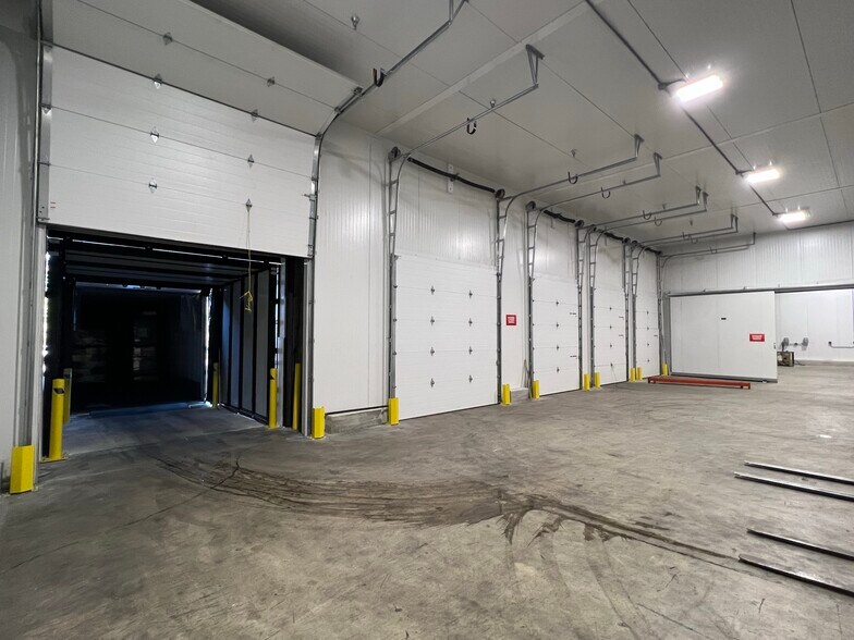 More Photos Of 7500 NW 25th St, Miami Refrigeration Cold Storage For Sale