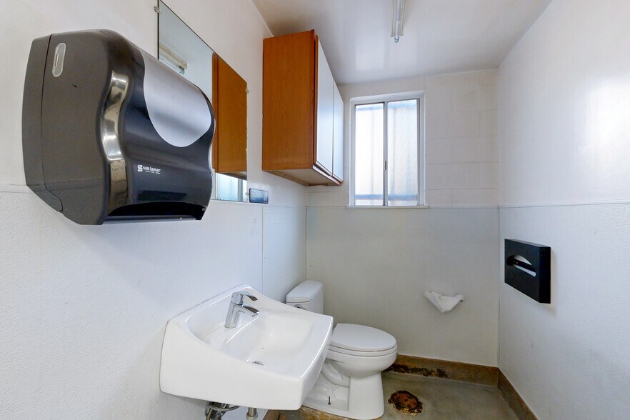 More Photos Of 5862-5872 Doyle St, Emeryville Restaurant For Sale