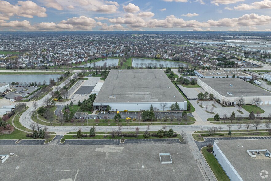 More Photos Of 900 Carlow Dr, Bolingbrook Warehouse For Lease