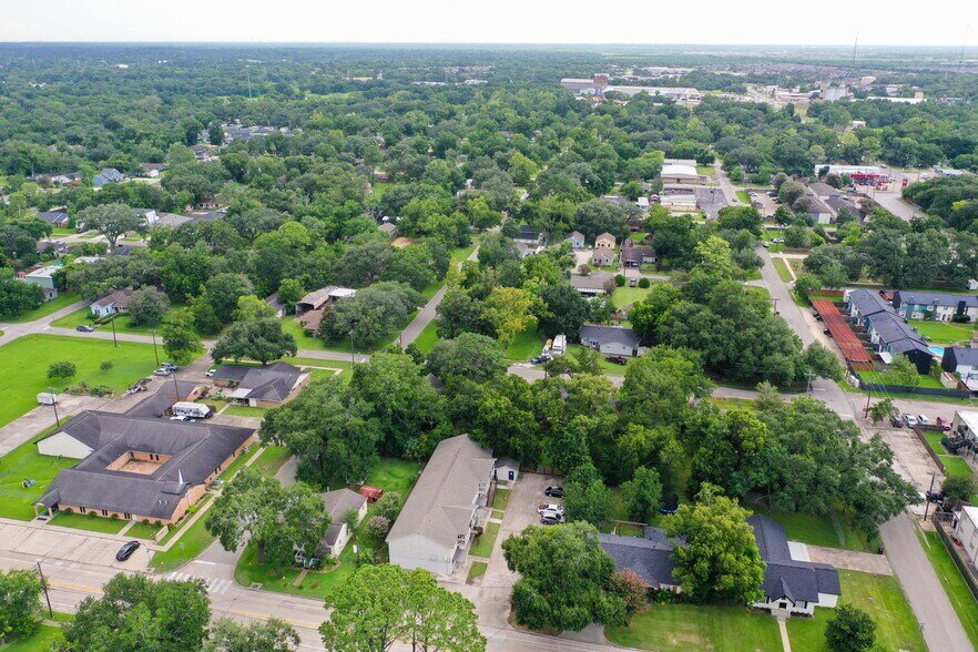 More Photos Of 1312 W Adoue St, Alvin Apartments For Sale
