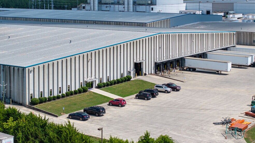 More Photos Of 999 Enterprise Dr, Dalton Distribution For Sale