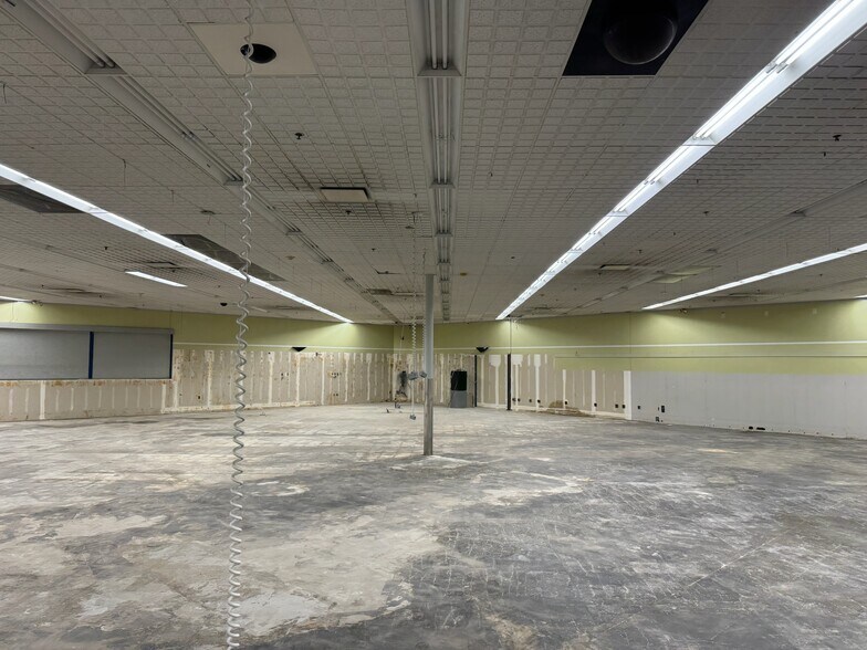 More Photos Of 7859 Firestone Blvd, Downey Drugstore For Lease